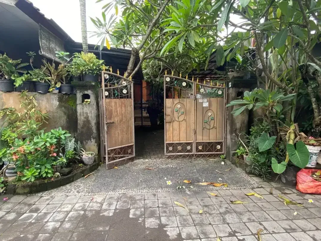 Rumah Dijual - Include dengan Toko dan 2 Kamar Kos - Image 3 of 10