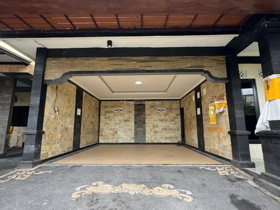 Spacious 9-Bedroom House with Private Pool Near Citraland Denpasar - Image 9 of 10