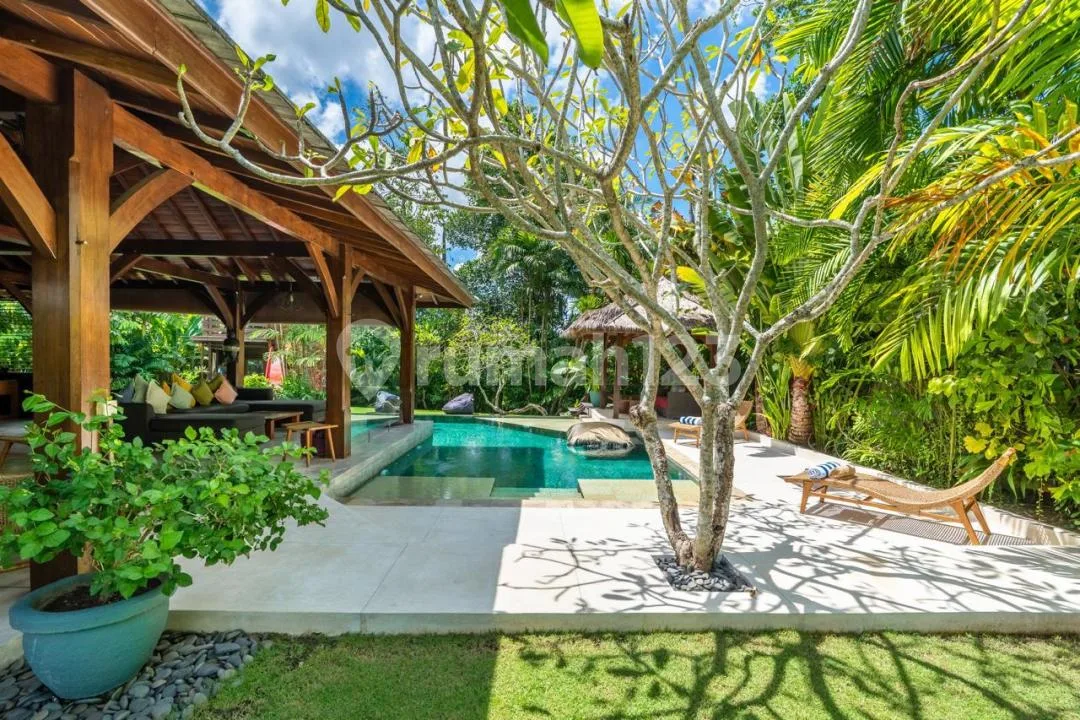 Yearly Rental, 3 Bedrooms Villa With Big Garden In Berawa, Canggu - Image 2 of 4
