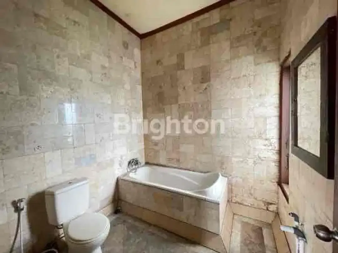 4 BR HOUSE UNFURNISHED IN TUKAD BALIAN ONLY 10 MINUTES TO MERTASARI BEACH SANUR - Image 7 of 8