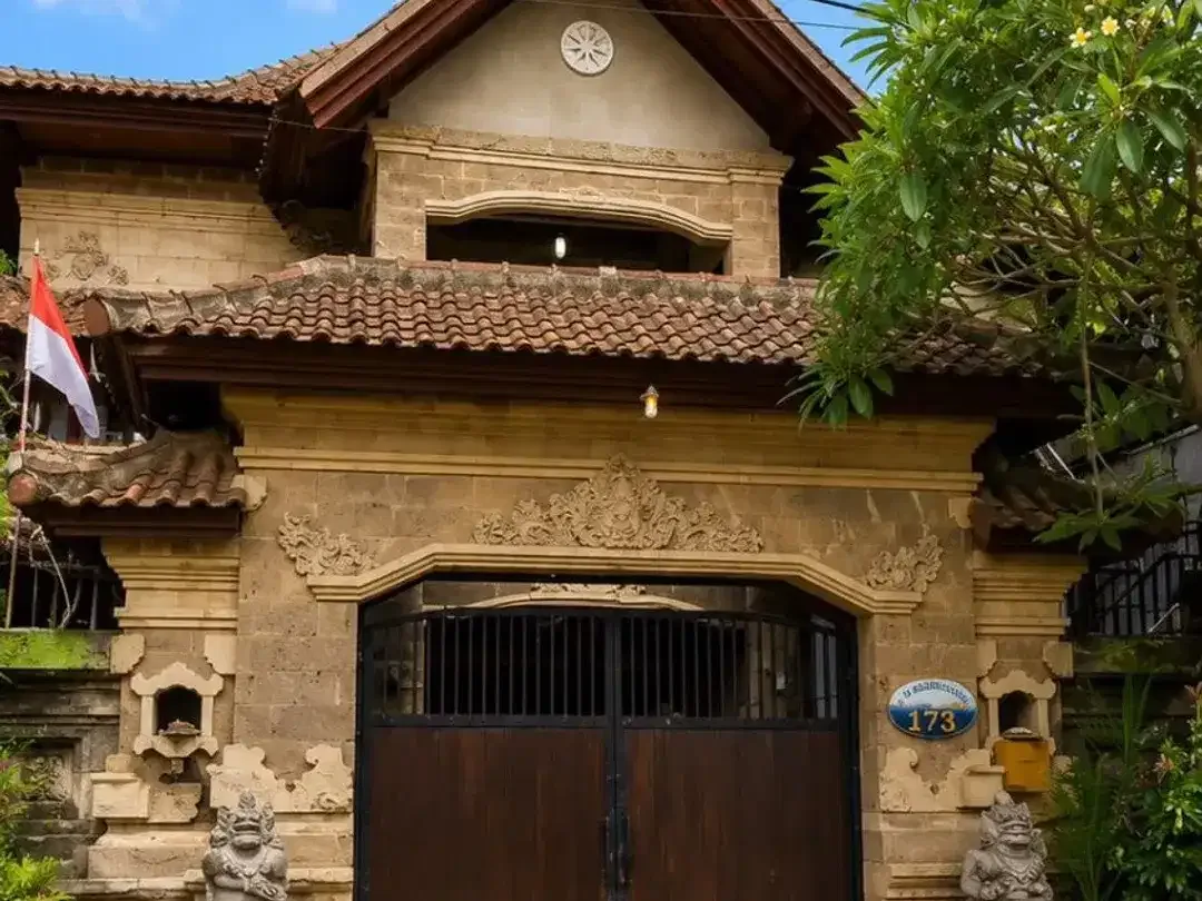 Rumah 2 Lantai 6 Kamar Tidur SHM Dijual di Cargo, Denpasar Utara - Image 2 of 6