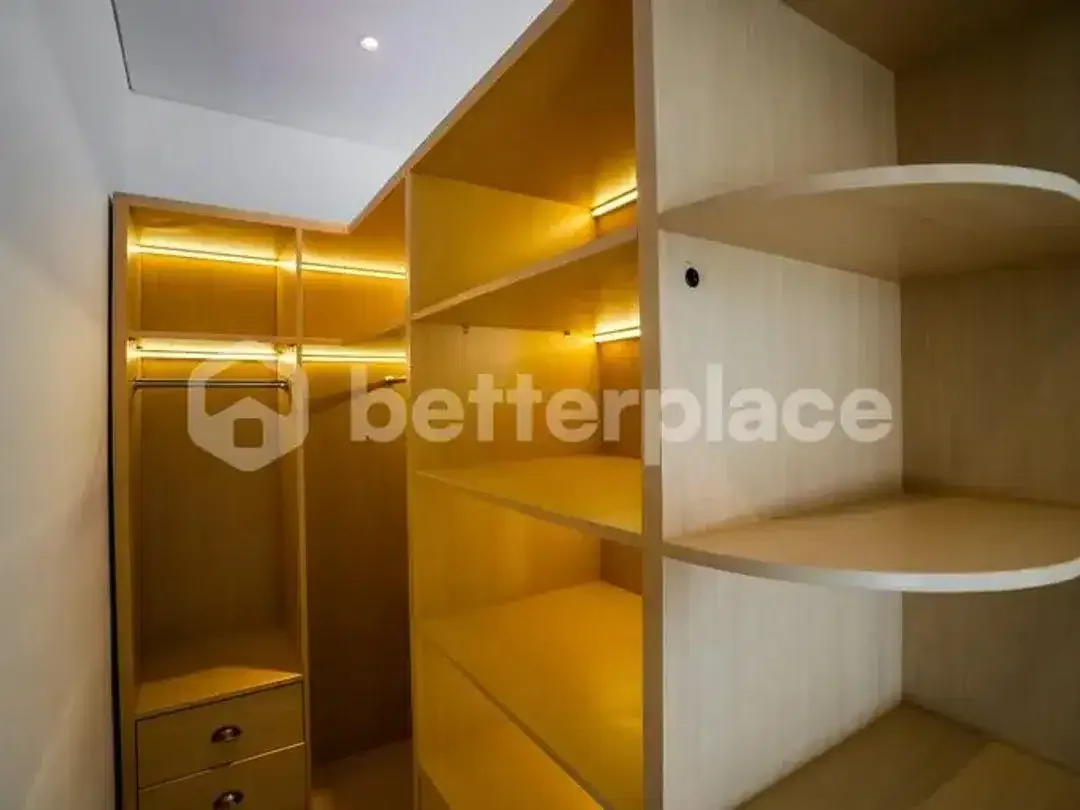 Charming and Modern 3 Bedroom Villa in Kerobokan Area - Image 7 of 10