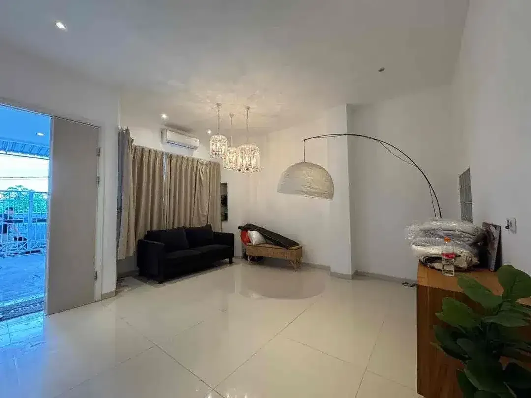 Di jual Rumah Lantai 3
Lokasi di Jln Dewi Sri Kuta badung bali - Image 5 of 10
