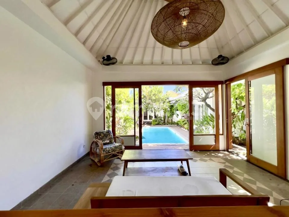 3 Bedrooms Cozy Tropical Boho Villa Strategic Location At Kerobokan Kelod - Image 2 of 4