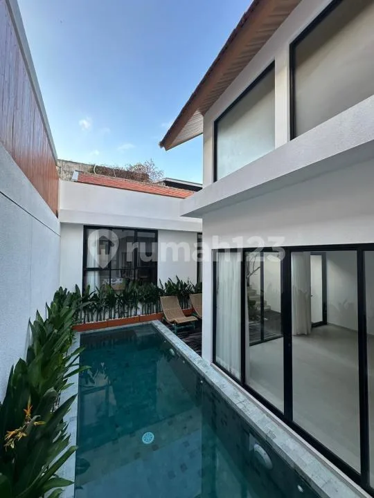 Disewakan Brand New Villa Modern Minimalis 2Br Fully Furnished di Kerobokan Bali H - Image 1 of 4