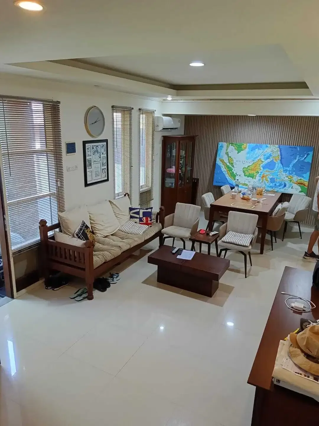 DI JUAL RUMAH SIAP HUNI SEMI FURNISHE NYAMAN TERAWAT DI JIMBARAN BALI - Image 1 of 10