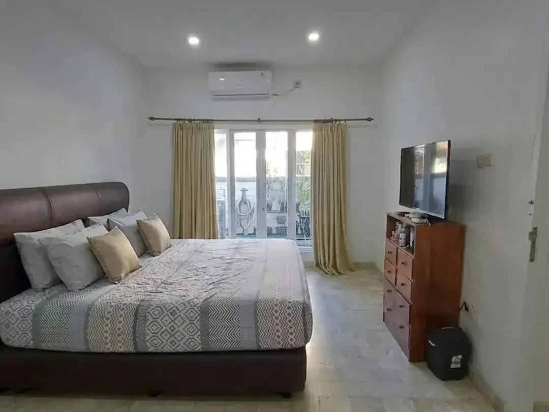 Rumah Cantik Siap Huni di Jalan Karang Mas Jimbaran Dekat Ayana dan Four Seasons - Image 7 of 10