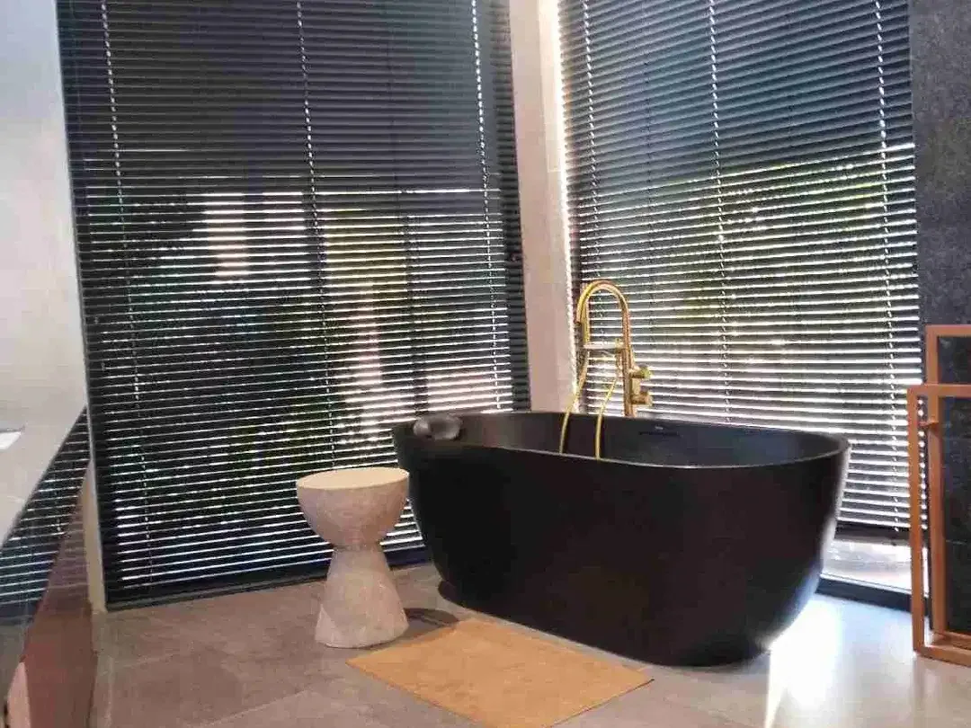 Luxury Villa Premium 5 Kamar Dekat Pantai Batu Bolong - Image 10 of 10