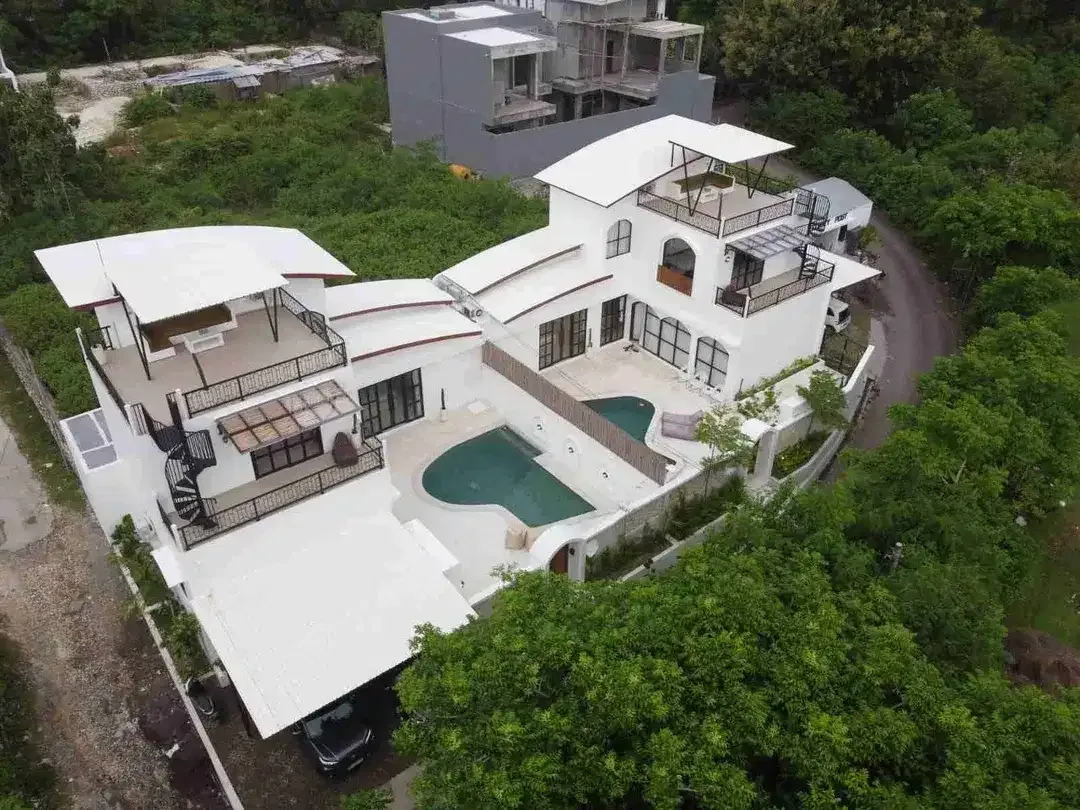 DISEWAKAN LUXURY VILLA DI KAWASAN UNGASAN DEKAT SAVAYA, DEKAT PANTAI MELASTI DENGAN VIEW MENAWAN - Image 2 of 9