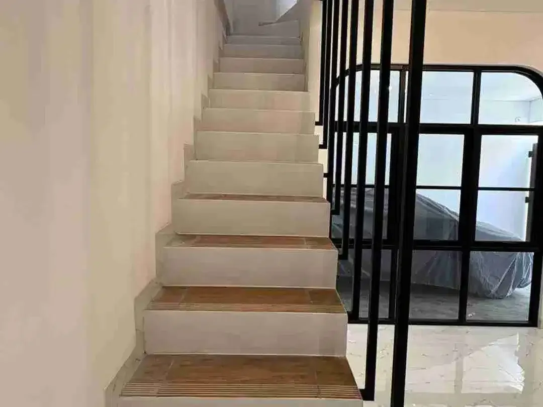 DIJUAL RUMAH 2 LANTAI – SUPER STRATEGIS JANTUNG KOTA DENPASAR (GATSU TENGAH) 5 menit ke Mall Living World. - Image 5 of 10