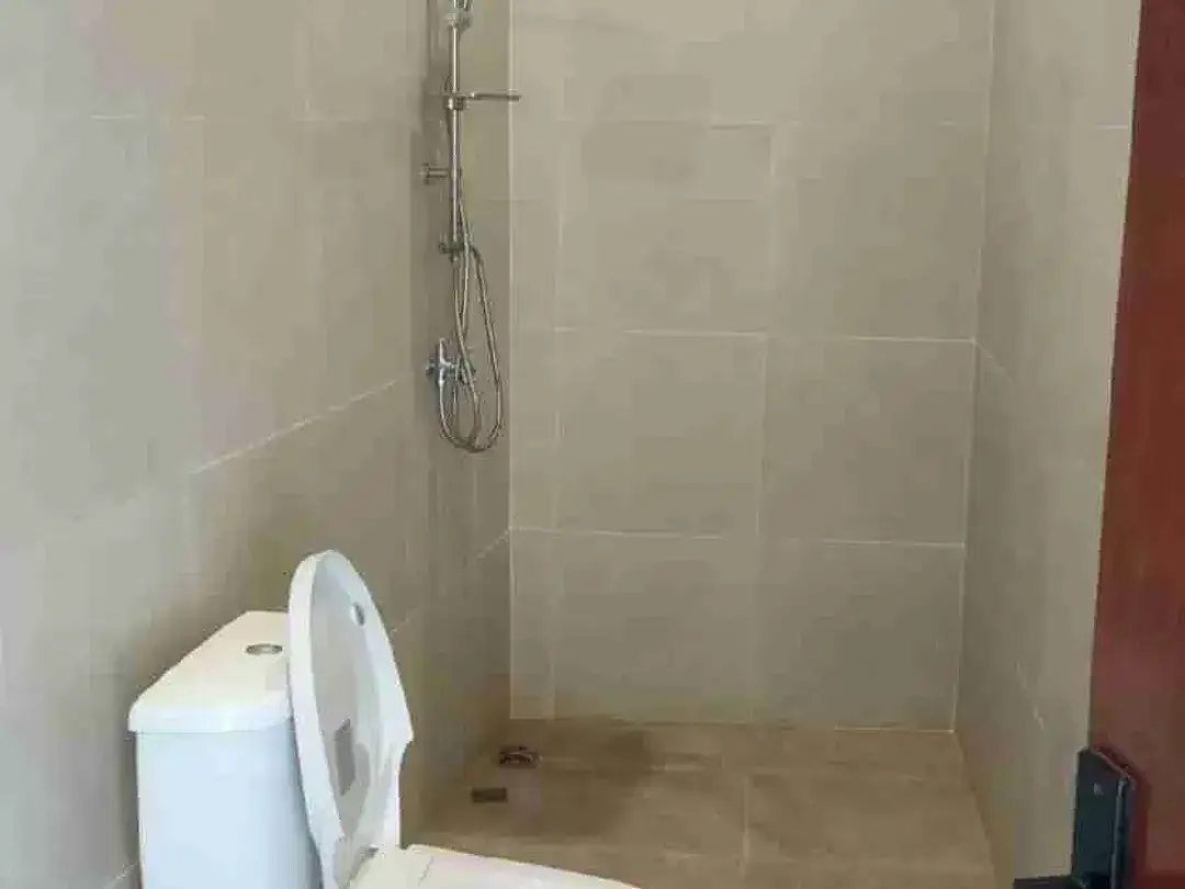 DIJUAL 2 UNIT RUMAH BARU LANTAI II DI UBUNG KAJA DENPASAR - Image 7 of 10