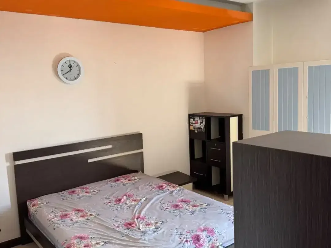 DISEWAKAN RUMAH MEWAH 2 LANTAI 5 KAMAR DI KAWASAN STRATEGIS RENON - Image 9 of 10
