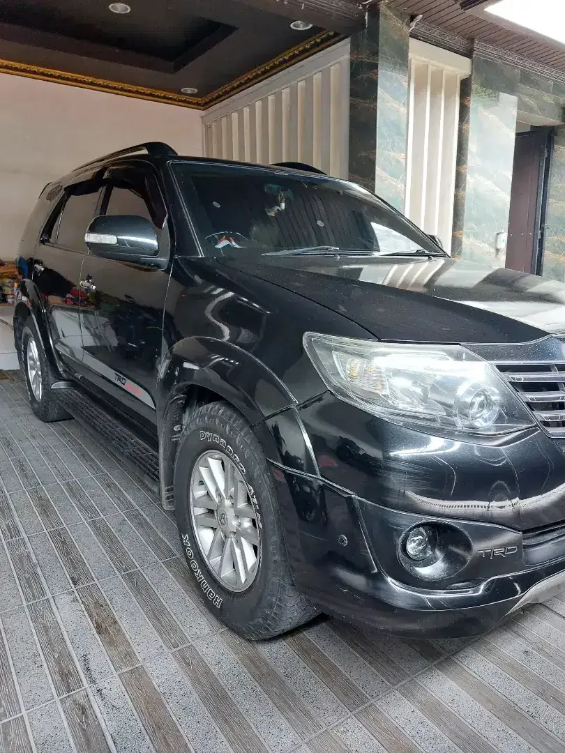 Dijual fortuner 2012 bensin matic G TRD S hitam asli DK - Image 2 of 5