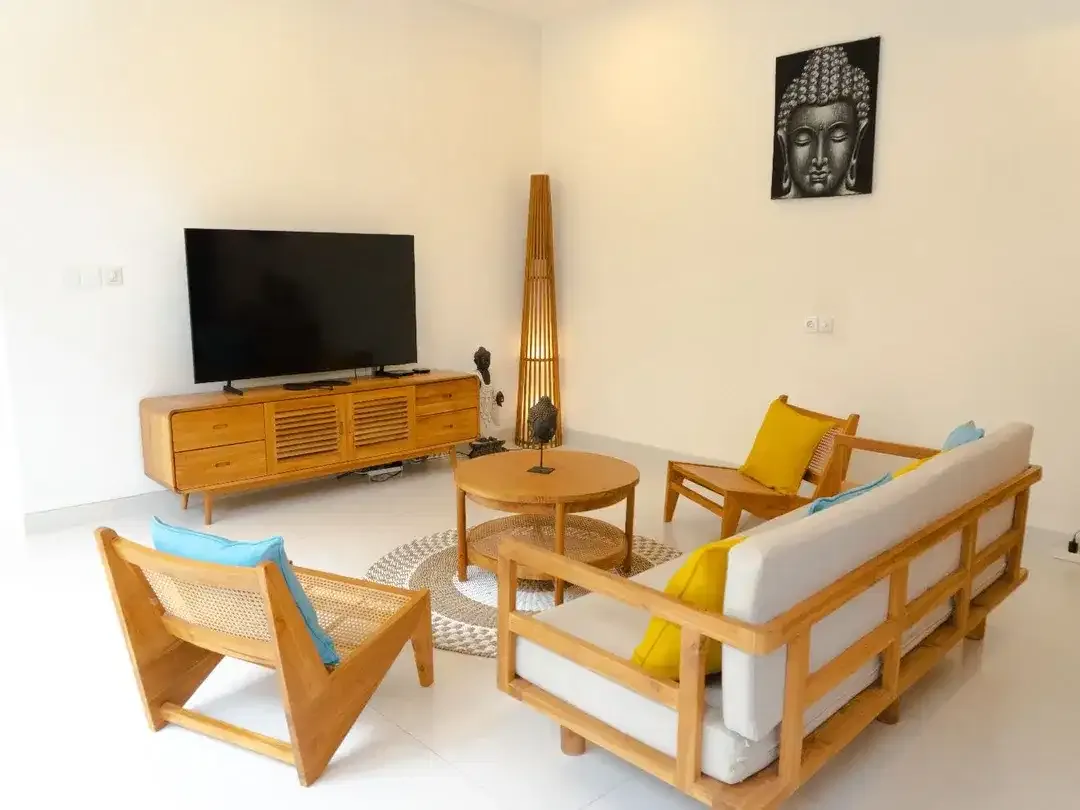 Dijual Vila Cantik Sudah Beroperasi (Airbnb) di Canggu, 8 Menit Ke Pantai Batu Bolong - Image 5 of 10
