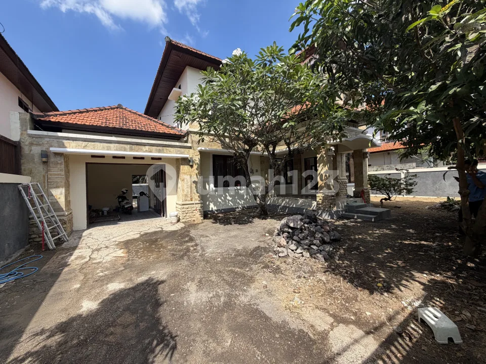 Dijual - Rumah Baru Direnovasi di Kerobokan Kelod Bali , Cocok untuk Rumah Tinggal Maupun Investasi Jangka Panjang - Image 2 of 4