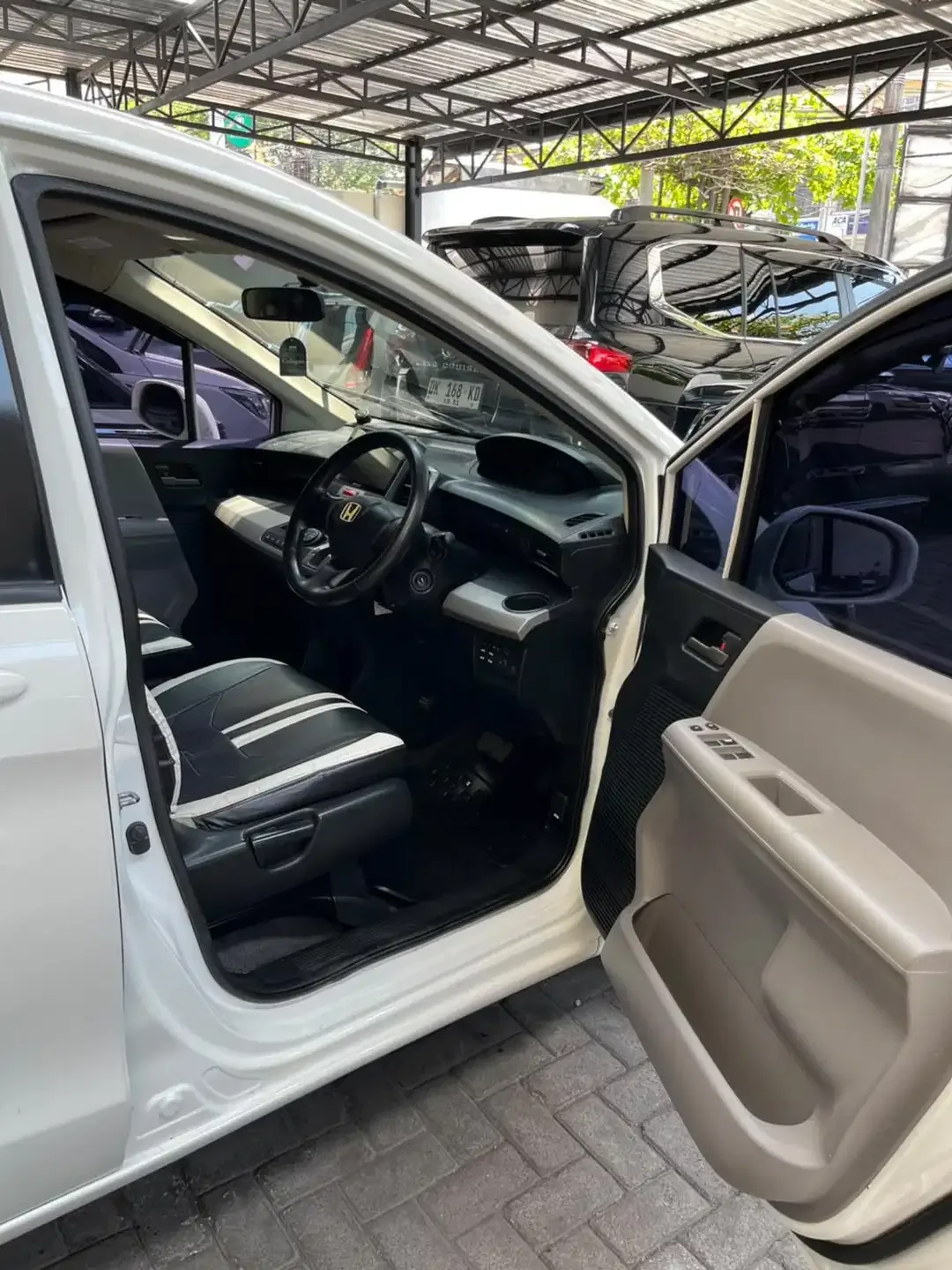 Honda Freed E 2012 putih - Image 9 of 10