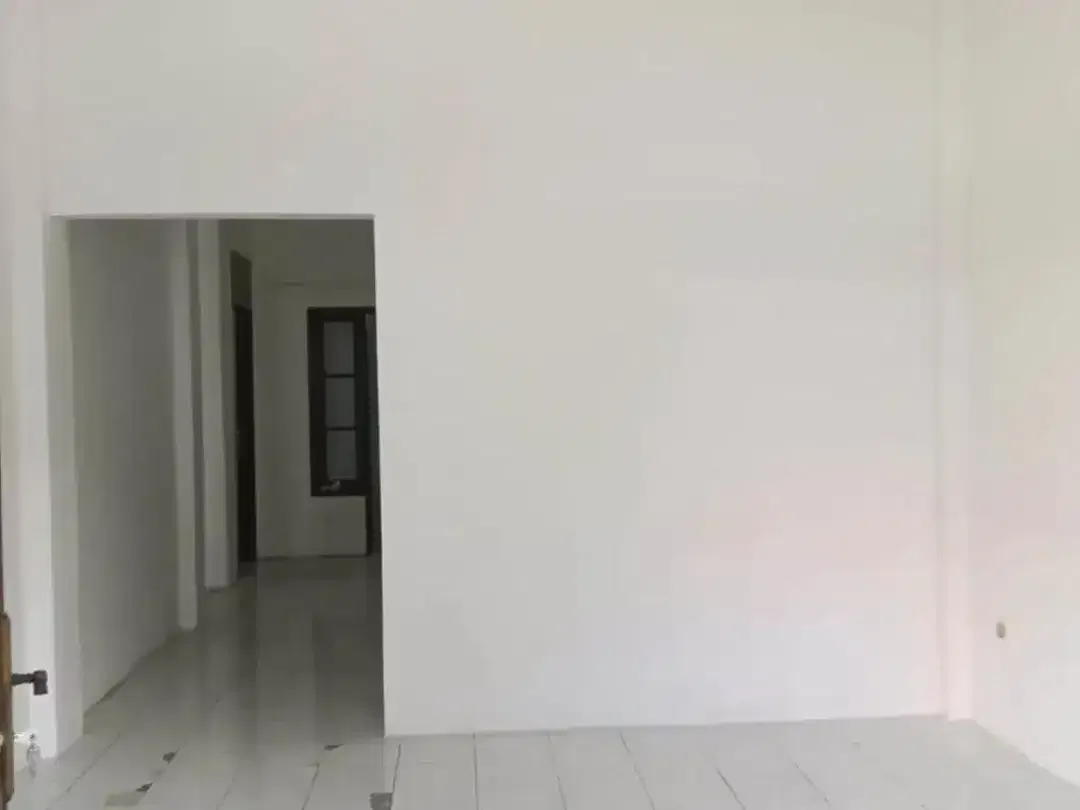 Rumah Luas & Strategis 3 Kamar Tidur Disewakan di Sesetan - Image 2 of 10