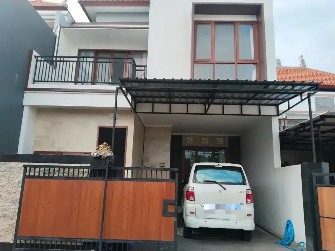 Dijual / Disewakan Rumah 2 Lantai Berlokasi di Perumahan One Gate System - Image 1 of 10