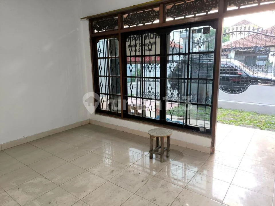 Rumah 1 Lantai Lokasi Strategis 4 Br Unfurnished di Gatsu Barat - Image 1 of 4