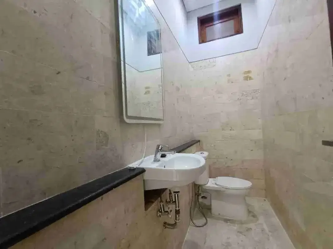 DISEWAKAN/DIJUAL  RUMAH  ONE GATE DEKAT JB SCHOOL - Image 3 of 10