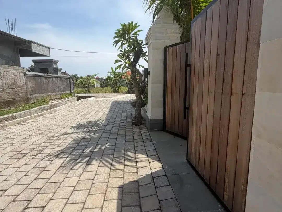 FOR LEASE MODERN VILLA WITH BALINESE TOUCH & RICE FIELDS VIEW. - Image 2 of 10