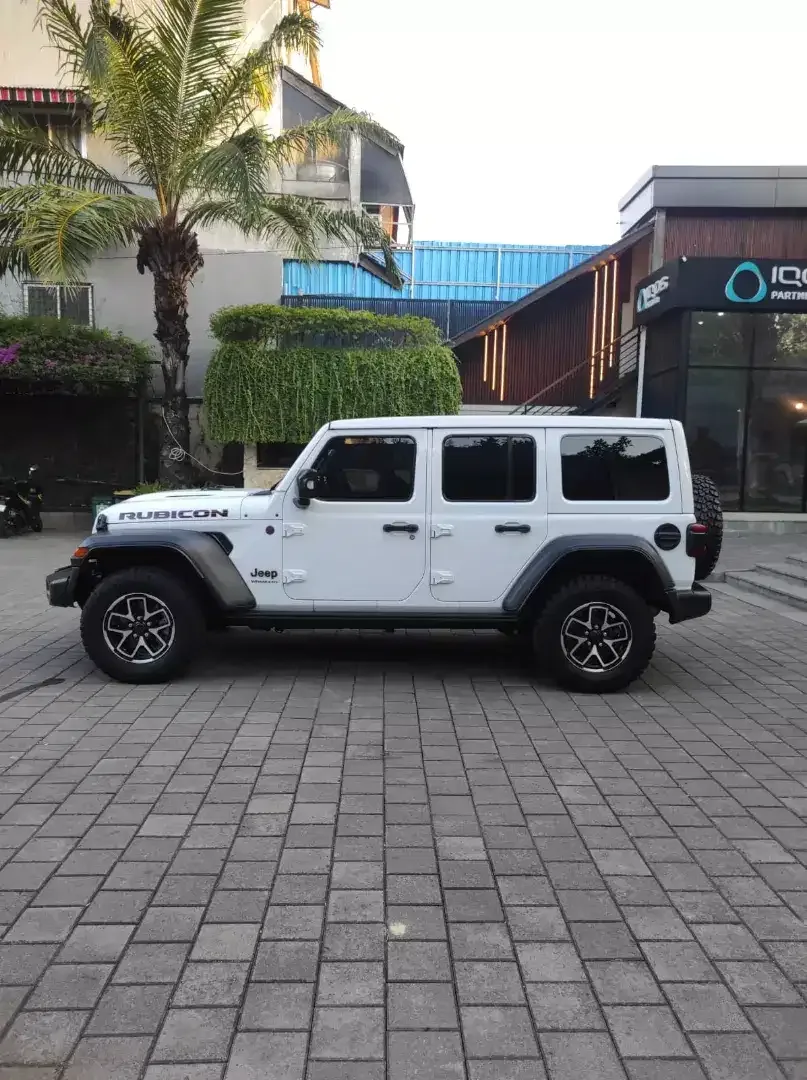 Jeep Rubicon JL 2.0AT 4 pintu 2024 - Image 3 of 10