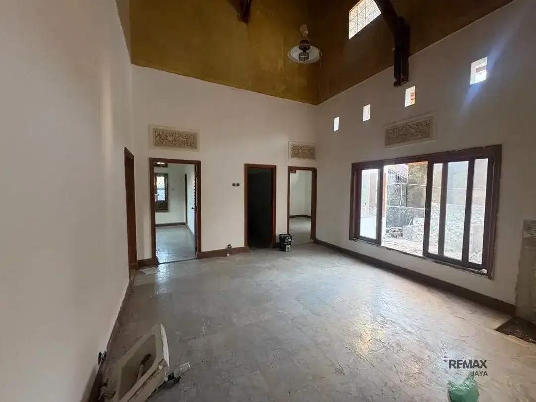 Rumah Luas 2 Lantai Disewakan di Tukad Yeh Aya, Denpasar Selatan - Image 1 of 6