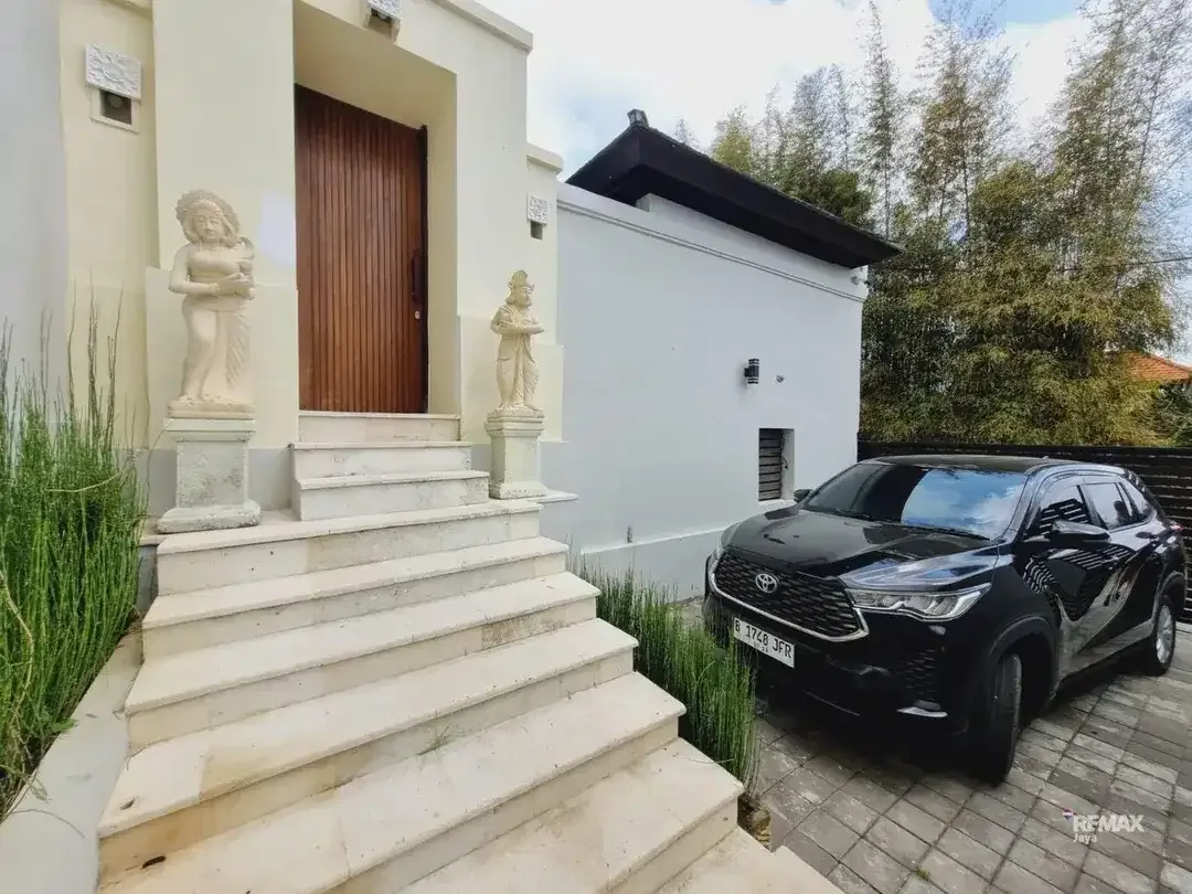 Villa in Ungasan, Prime Location & Spectacular Views For Rent. - Image 2 of 10