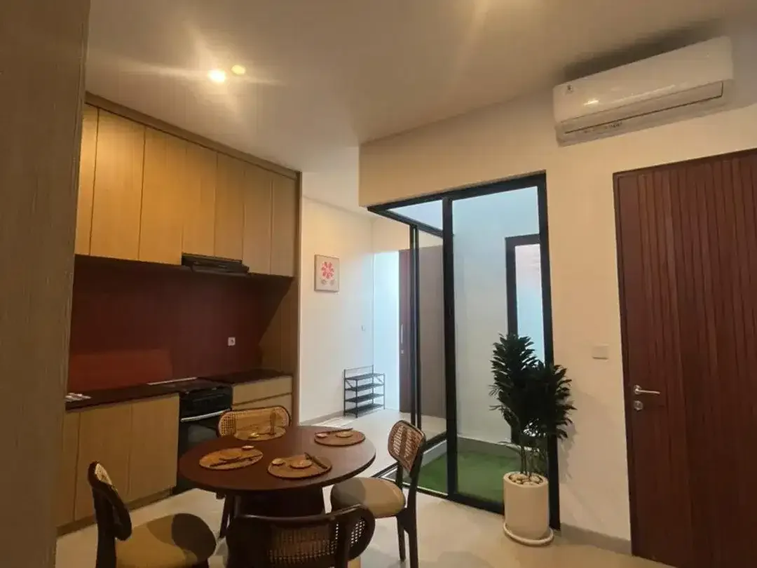 Tropical 2 bedroom Villa In Kerobokan for Rent - Image 10 of 10