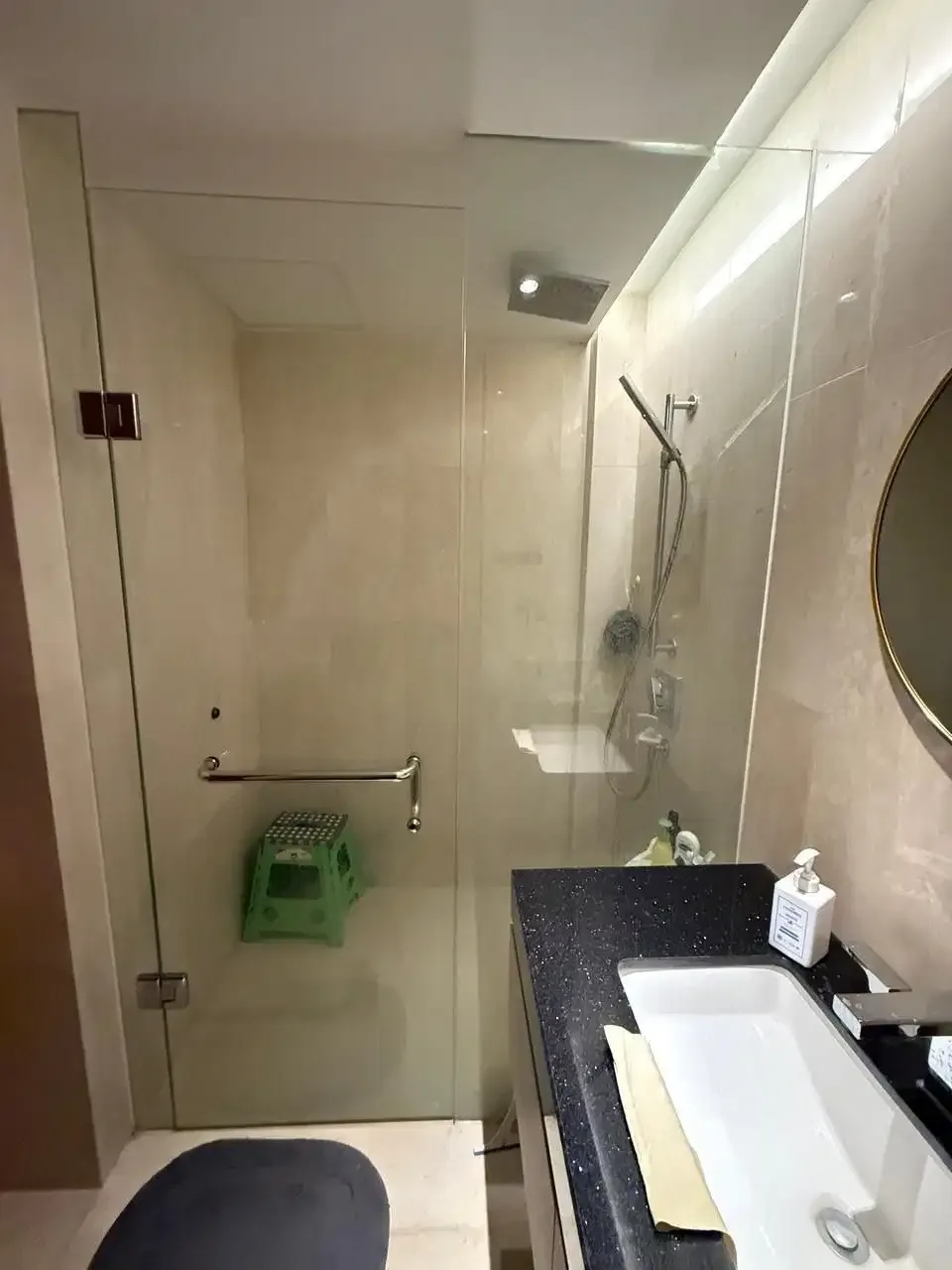 FOR SALE APARTEMENT BEACHWALK RESIDENCE FURNISHED 2 BR DI KUTA - Image 8 of 10
