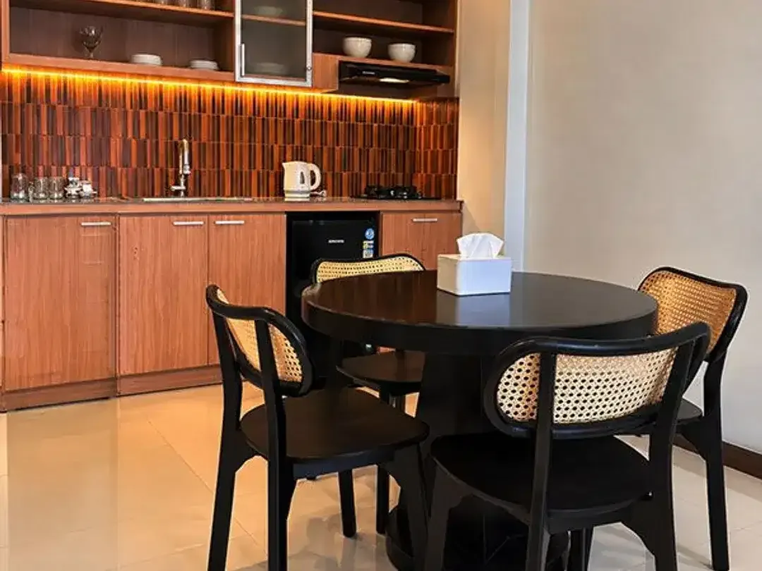 AMR-093.SRC | For Monthly Rent – 2-Bedrooms Suite Apartment in Legian Kuta - Image 8 of 10