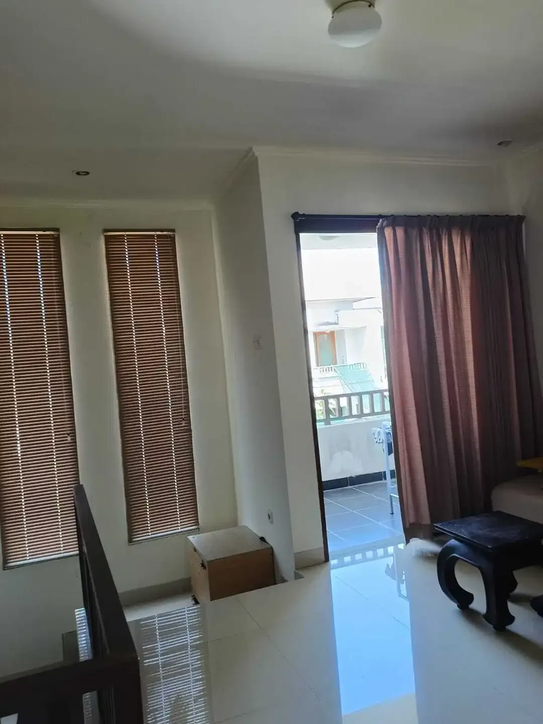 DI JUAL RUMAH SIAP HUNI SEMI FURNISHE NYAMAN TERAWAT DI JIMBARAN BALI - Image 5 of 10