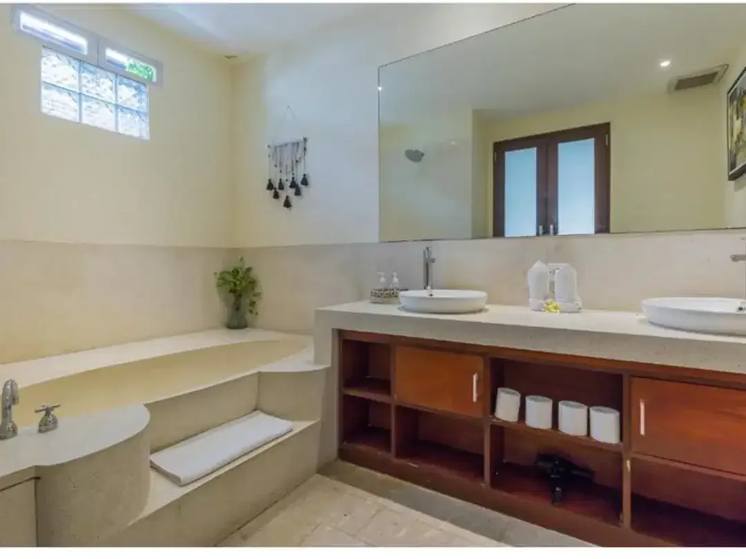 Freehold - Tropical 3-Villa Complex for Sale in Umalas, Bali - Image 7 of 10