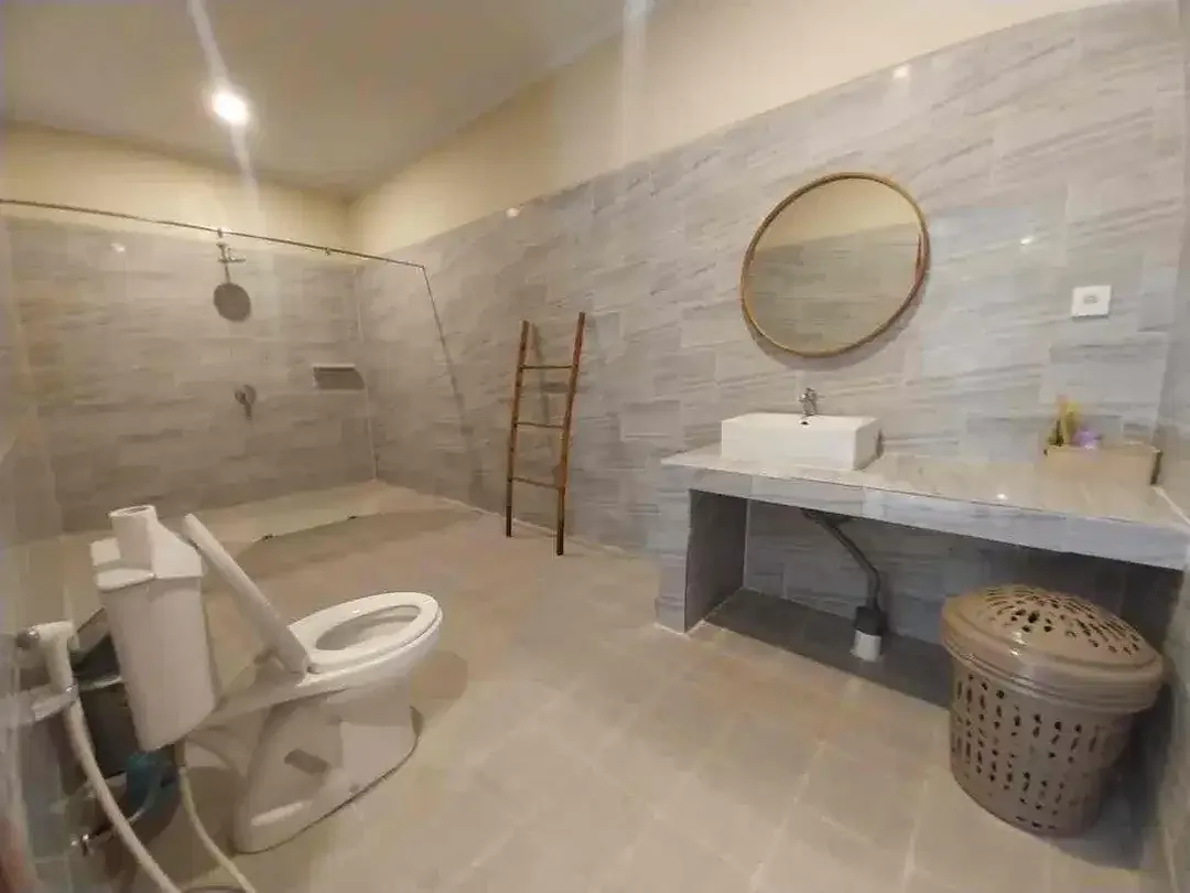 Disewakan villa fully furnished 3-bedroom villa tibubeneng canggu - Image 5 of 10