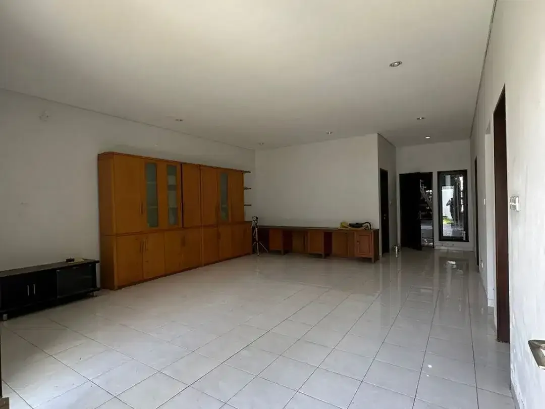 Villa + Showroom 2 Lantai Disewakan di Teuku Umar Barat, Denpasar - Image 4 of 5