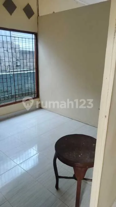Rumah Semifurnitur Siap Huni di Jl Pura Demak - Image 1 of 4