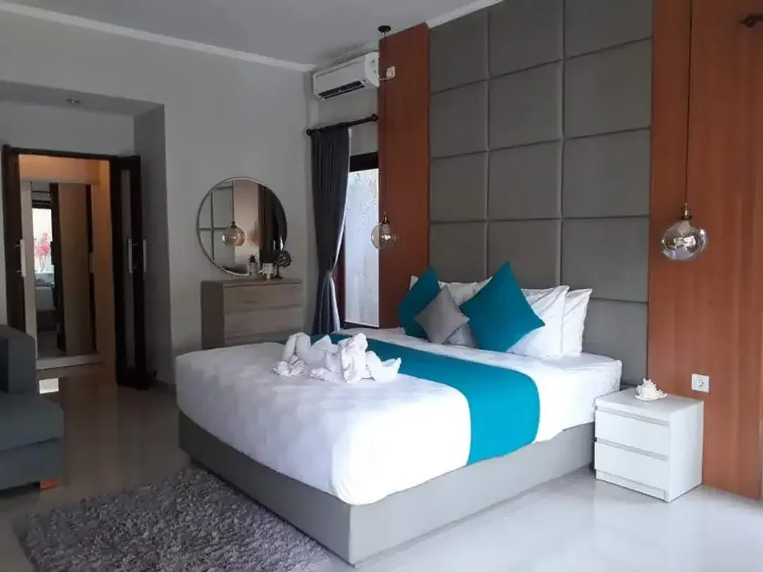 FREEHOLD – LUXURY VILLA 4 BEDROOMS - Image 5 of 10