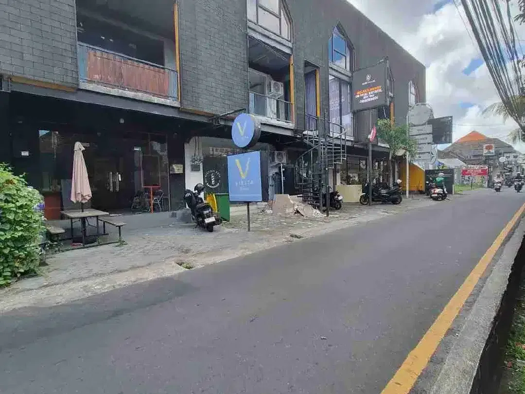Ruko 3 Lantai Dijual di Canggu Bali Jalan Pantai Berawa ke Pererenan & Echo Beach - Image 1 of 6