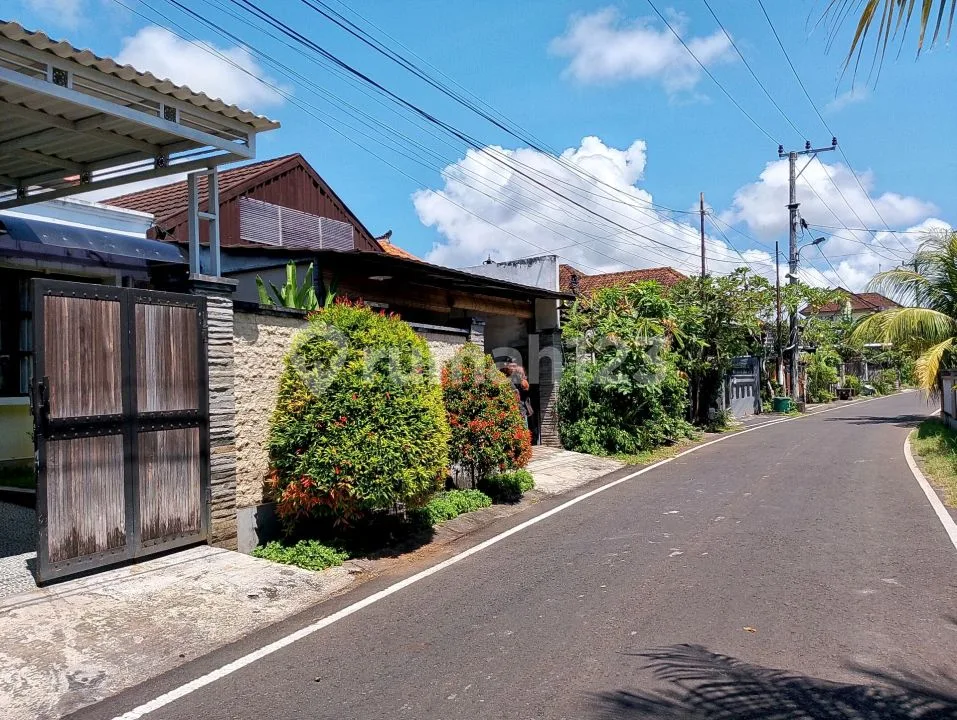 Jual Murah Rumah Tinggal dengan Garasi 8 Mobil Area Bukit Kuta Selatan - Image 2 of 4