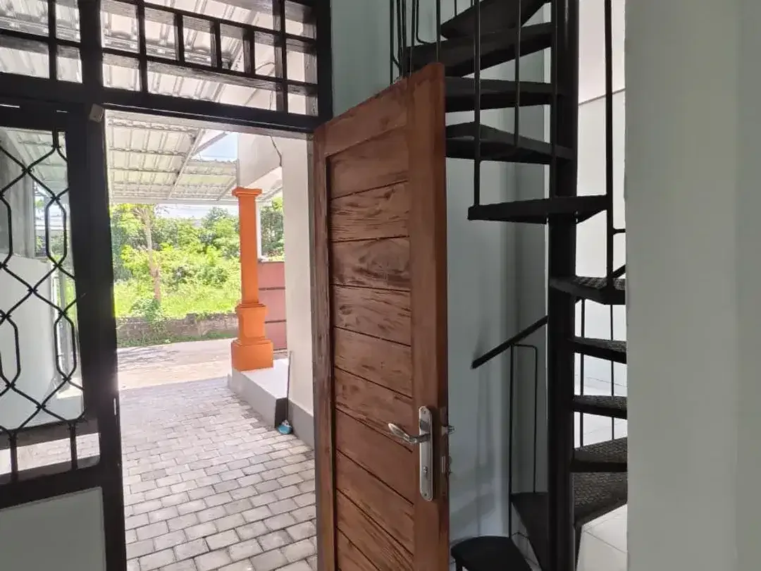 Disewakan Rumah 2 Lantai Dengan Halaman Luas Di Padang Sambian Denpasar - Image 10 of 10