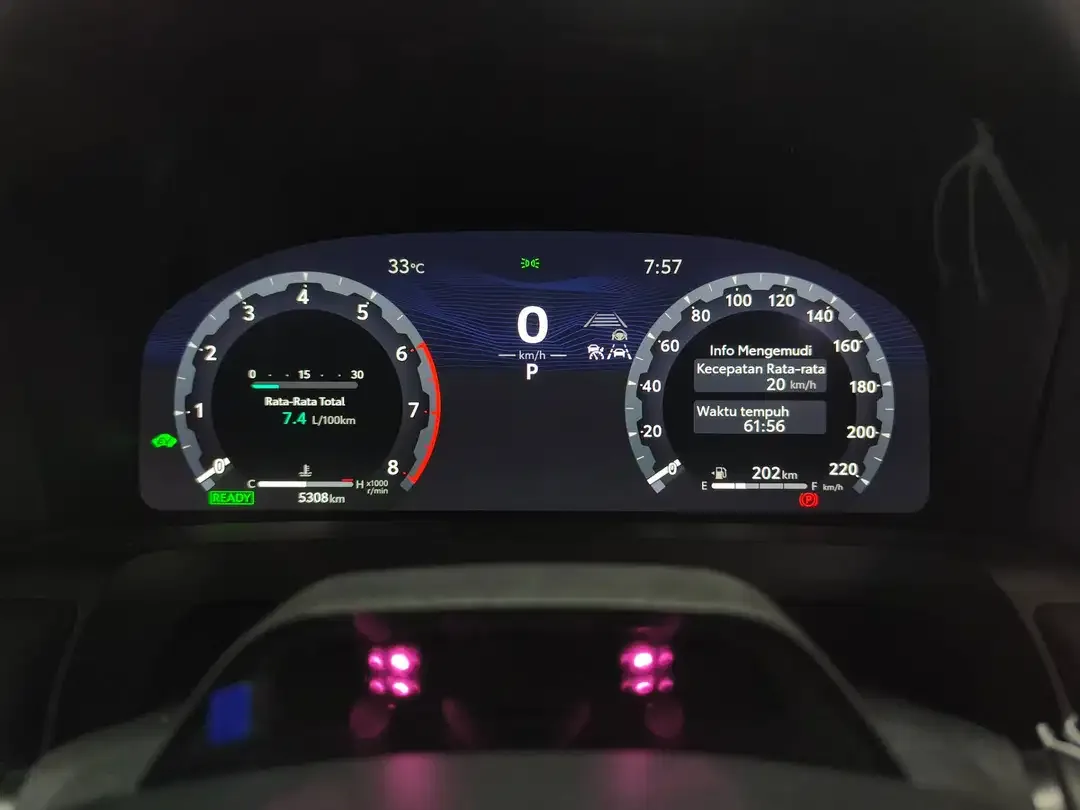 Toyota Alphard Hybrid - Image 7 of 10