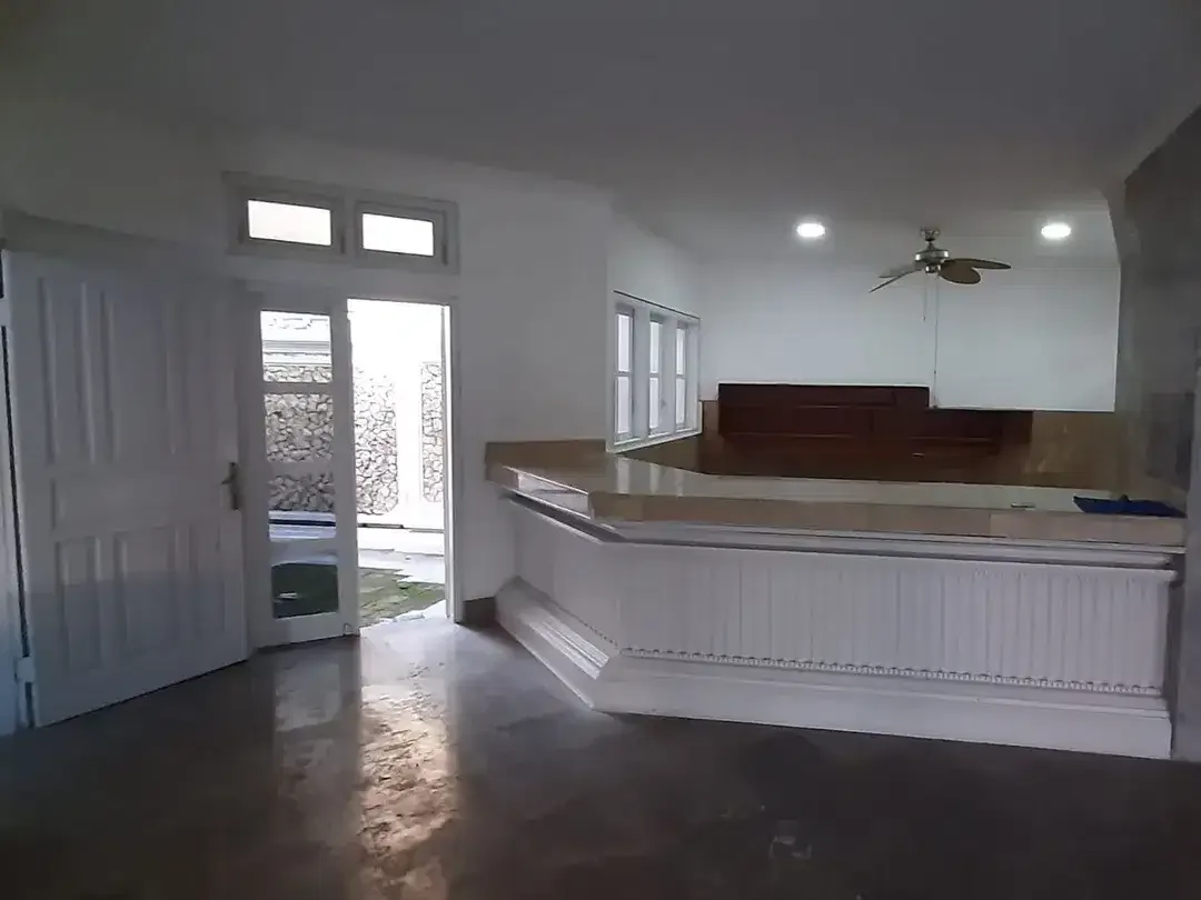 For Sale House  Dijual rumah semi villa  lantai 2 area tuban semi furnish dekat bandara ngurah rai badung - Image 9 of 10