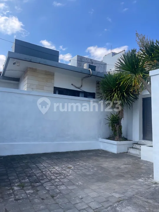 Villa 2 Kamar di Umalas dengan Taman dan Pool Semi Furnished - Image 2 of 4