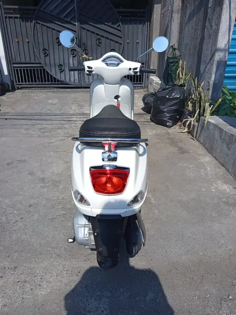 Vespa LX putih 2025 Deva motor - Image 6 of 7