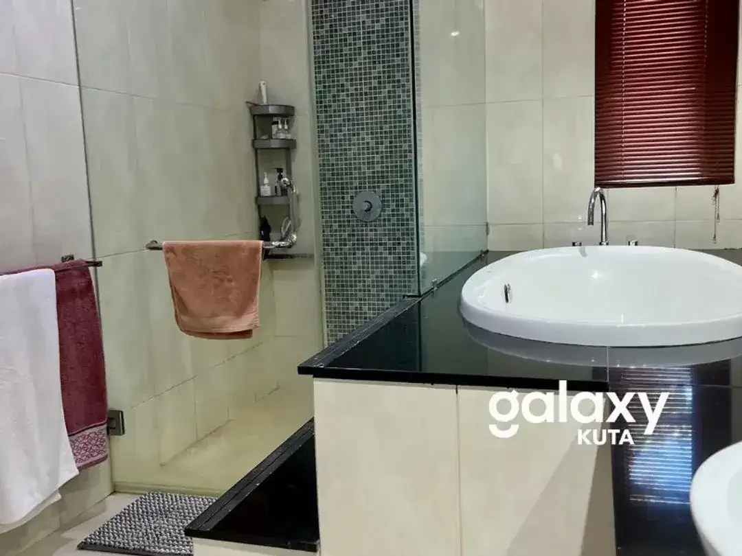 BEAUTIFUL 4 BEDROOM HOUSE IN PURI GADING JIMBARAN BADUNG - Image 9 of 10