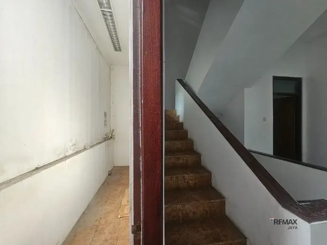 Ruko 3 Lantai Disewakan di Renon, Denpasar, Lokasi Strategis - Image 3 of 10