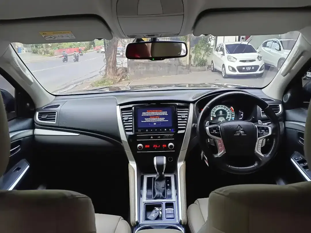 PAJERO SPORT DAKAR ULTIMATE LOW KM SIAP PAKAI ISTIMEWA - Image 7 of 9
