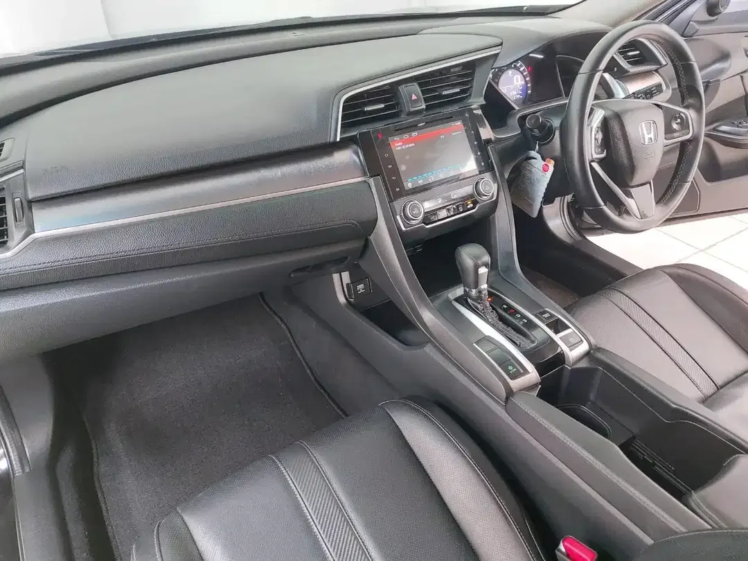 Honda Civic 1.5 Turbo Sedan 2018 - Image 9 of 10