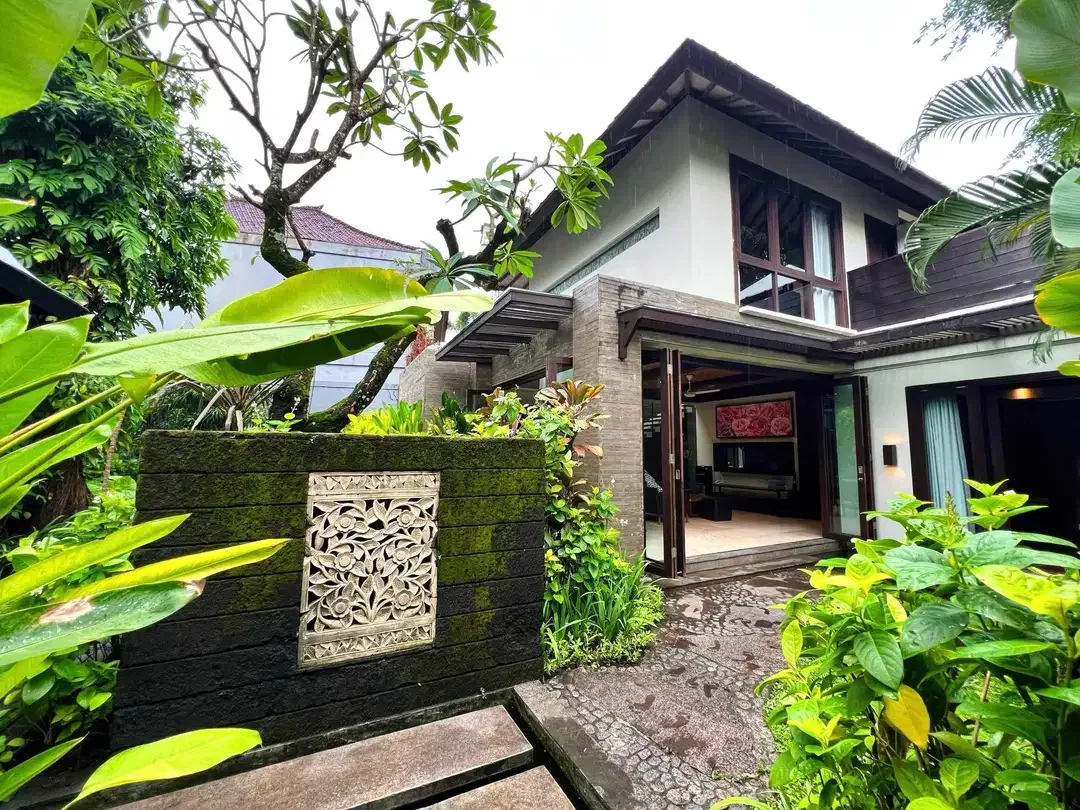 Villa Mewah 250 Meter Dari Pantai Seminyak Bali - Image 2 of 10