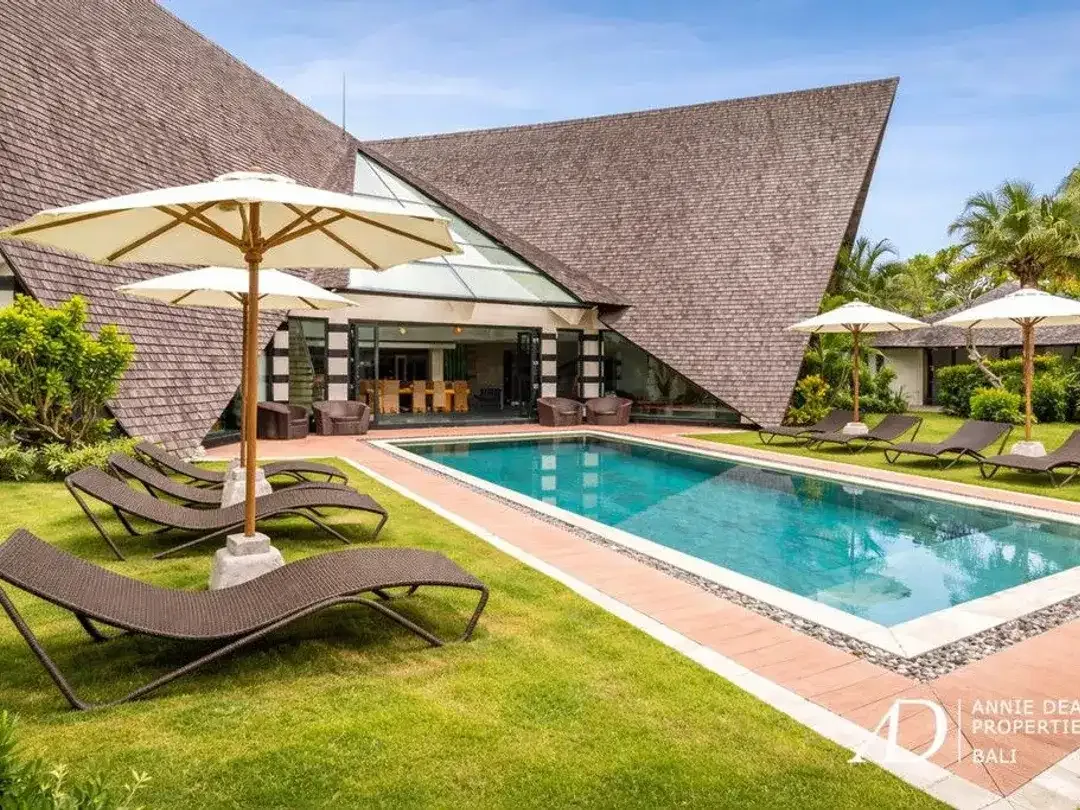 FREEHOLD 4-BEDROOM VILLA WITH UNIQUE ARCHITECTURE IN PADONAN - Image 3 of 10